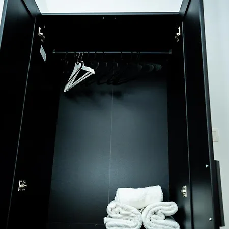 Ubytování v soukromí R2 Avec Salle De Bain Partagee Pres De L'hopital De La Citadelle A Lutych