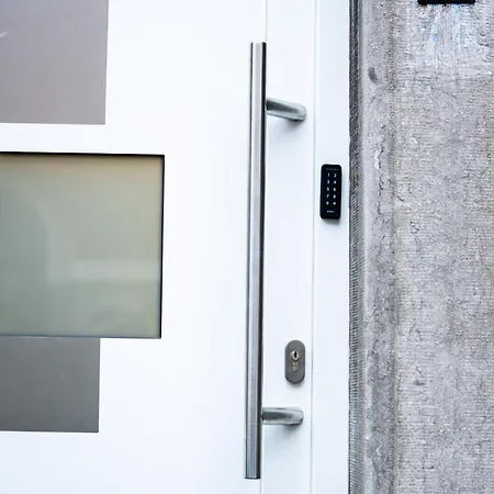 R2 Avec Salle De Bain Partagee Pres De L'hopital De La Citadelle A Ubytování v soukromí Lutych