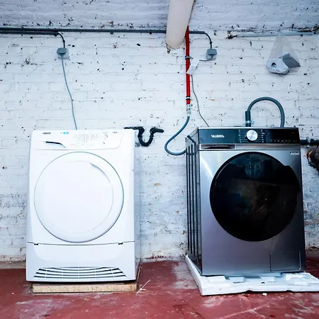 R2 Avec Salle De Bain Partagee Pres De L'hopital De La Citadelle A *