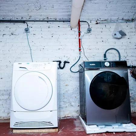 R2 Avec Salle De Bain Partagee Pres De L'hopital De La Citadelle A Ubytování v soukromí Lutych