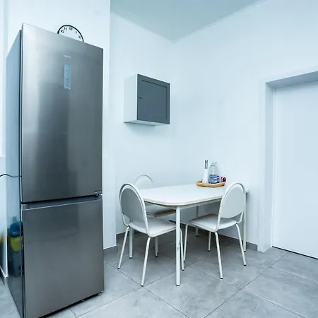 R2 Avec Salle De Bain Partagee Pres De L'hopital De La Citadelle A *