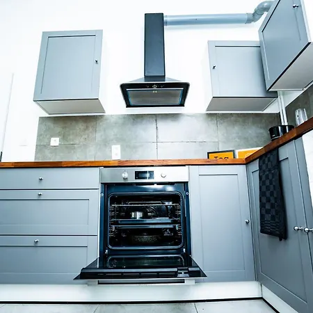 R2 Avec Salle De Bain Partagee Pres De L'hopital De La Citadelle A Lutych