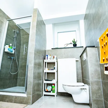 R2 Avec Salle De Bain Partagee Pres De L'hopital De La Citadelle A * Lutych