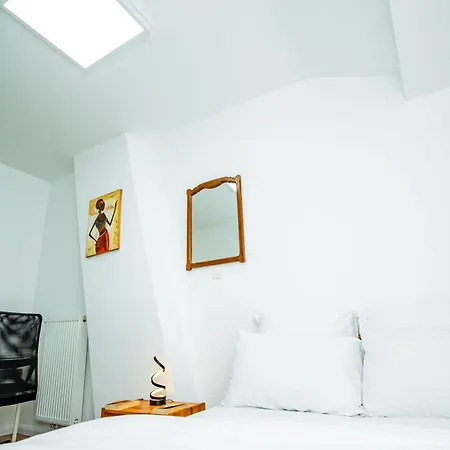 R2 Avec Salle De Bain Partagee Pres De L'hopital De La Citadelle A *