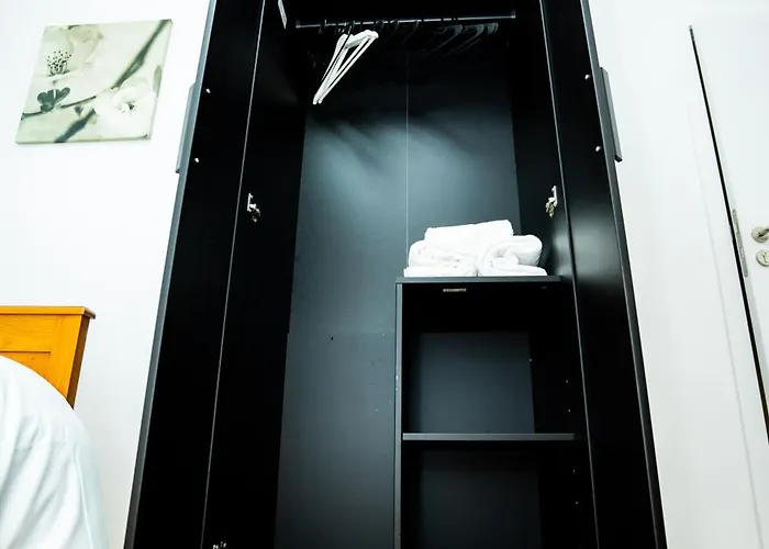 R2 Avec Salle De Bain Partagee Pres De L'hopital De La Citadelle A Liège