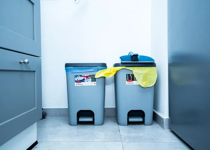 R2 Avec Salle De Bain Partagee Pres De L'hopital De La Citadelle A