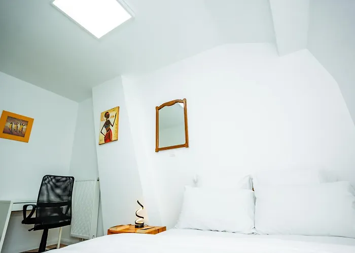 R2 Avec Salle De Bain Partagee Pres De L'hopital De La Citadelle A *